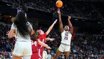 Raven Johnson's clutch 3 lifts South Carolina past Indiana in NCAA tournament - ESPN