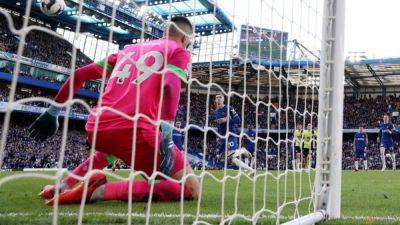 Stuttering Chelsea held 2-2 at home by 10-man Burnley