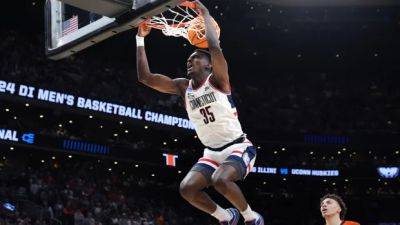 Defending champion UConn returns to Final 4 with rout of Illinois, will face Alabama - cbc.ca - state Arizona - state Alabama - state Iowa - state Connecticut - state Illinois - county Spencer