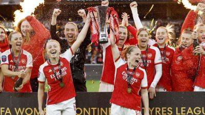 Arsenal beat Chelsea to win Women's League Cup after Maanum health scare