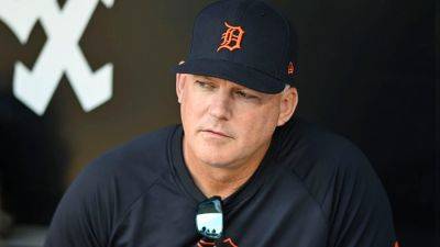 Tigers' A.J. Hinch says he was nearly hit by car on field before game vs. White Sox