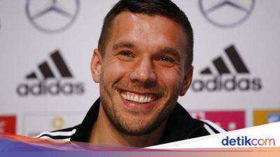 Lukas Podolski Lebih Cuan Jualan Kebab ketimbang Main Bola! - sport.detik.com