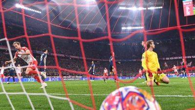 Kane on the double as Bayern ease pressure to advance to quarter-finals