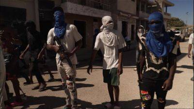 Gang warfare plunges Haiti's capital into crisis - france24.com - France - Haiti