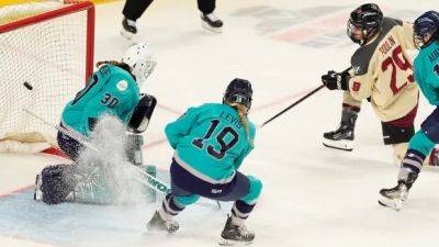 Poulin scores winner as PWHL-leading Montreal edges New York for 3rd straight win