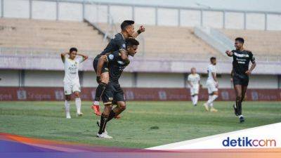 Dewa United - Ricky Kambuaya - Dimas Drajad - Hasil Liga 1: Dewa United Tekuk Persikabo 2-1 - sport.detik.com