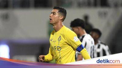 Cristiano Ronaldo - Kali Ini Ronaldo Cuma Geleng-geleng Kepala Diteriaki 'Messi' - sport.detik.com - Saudi Arabia