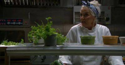 Kim Tate - Vito Coppola - Emmerdale fans share double confusion as they're distracted by 'unhygienic' move - manchestereveningnews.co.uk