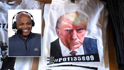 Donald Trump - Charles Barkley - Charles Barkley rants about Black people wearing Donald Trump mugshot shirts again: 'Freaking idiot' - foxnews.com - Los Angeles - county Palm Beach - county Williamson