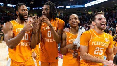 Tennessee fends off South Carolina run for 1st SEC title since 2018 - ESPN - espn.com - state Tennessee - state South Carolina