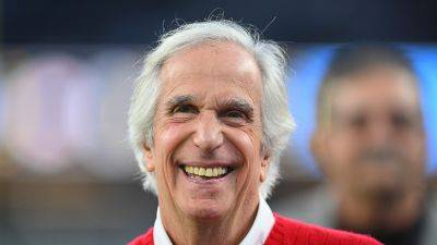 Henry Winkler reveals he's still waiting for Patrick Mahomes to take up his dinner offer: 'He's never called'