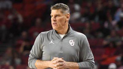 Dan Dakich - Oklahoma basketball's Porter Moser talks blocking out 'inevitable' distractions as March Madness looms - foxnews.com - county Norman - state Arizona - state Oklahoma - county Mitchell