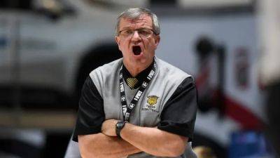 How this former teacher preaching The Art of War built a university basketball dynasty - cbc.ca - Vietnam
