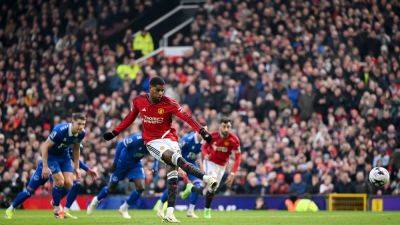 Manchester United on the spot to see off toothless Everton