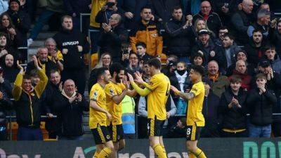 Defenders earn Wolves 2-1 win over Fulham