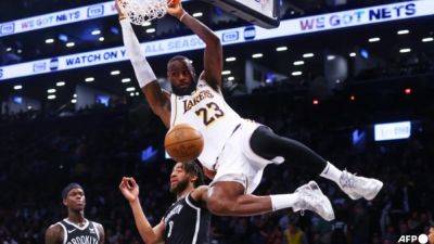 Anthony Davis - Rui Hachimura - Darvin Ham - LeBron hits 40 in Lakers win, Doncic has 47 as Mavs beat Rockets - channelnewsasia.com - Japan - New York - Los Angeles - state Golden