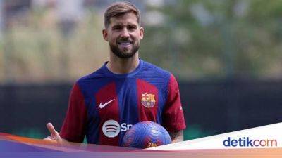 Inigo Martinez - Viral Bintang Barcelona Maki-maki Fans di Jalan - sport.detik.com