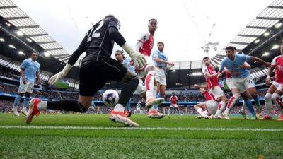 Man City and Arsenal draw 0-0 to hand Liverpool title-race advantage