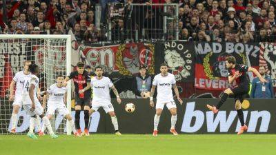 Bayer Leverkusen strike late to take control against Hammers