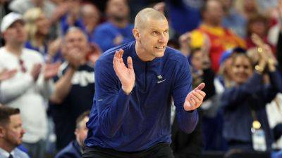 Kentucky names alum Mark Pope as new men's basketball coach - ESPN