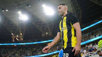 Fan whips Al Ittihad striker Hamdallah after final defeat - ESPN