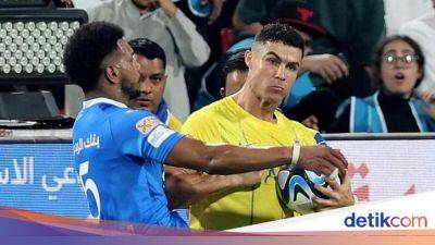 Lionel Messi - Cristiano Ronaldo - Robert Lewandowski - Hakim Ziyech - Asia Di-Piala - 5 'Korban' Ali Al Bulayhi, Ziyech sampai Messi-Ronaldo - sport.detik.com - Argentina - Saudi Arabia