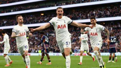 Spurs need consistency in chase of long-awaited league title: Postecoglou