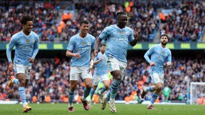 Five-star Manchester City go top of the league