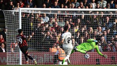 Fernandes earns unconvincing Man United draw at Bournemouth