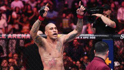 UFC 300: Alex Pereira retains, Max Holloway new BMF champ - ESPN