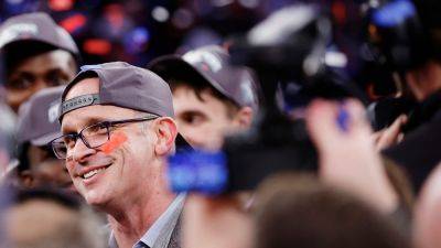 UConn's Dan Hurley recalls growing up surrounded by basketball royalty: 'It was tough'