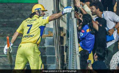 Daryl Mitchell - Watch: After Hitting Hat-Trick Of Sixes, MS Dhoni's Gesture For Fan Clean Bowls Internet - sports.ndtv.com - India - Sri Lanka