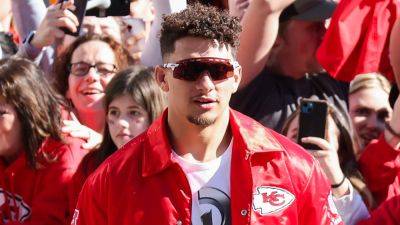 Patrick Mahomes explains why he avoided calling for tight gun-control laws after shooting, endorsing president