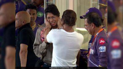 Shah Rukh Khan Meets Jhulan Goswami During KKR vs RR IPL 2024 Game. Photo Goes Viral