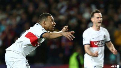 Frenkie De-Jong - Luis Enrique - Ronald Araújo - Bradley Barcola - Mbappe's PSG punish 10-man Barca to reach Champions League semis - channelnewsasia.com - France - Spain