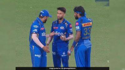 Hardik Pandya Watches On As Rohit Sharma Plots Final Over Strategy, Video Goes Viral