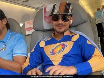 Trent Boult - Rajasthan Royals - Ishan Kishan - Punishment For Ishan Kishan? MI Star Spotted Wearing 'Superhero' Jumpsuit In Flight - sports.ndtv.com - India