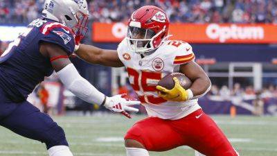 Source - Chiefs bring back RB Clyde Edwards-Helaire - ESPN