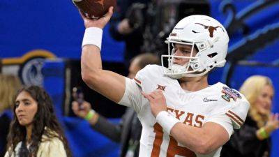 Quinn Ewers - Arch Manning stars in Texas Longhorns' spring game - ESPN - espn.com - county White - state Texas - county Orange
