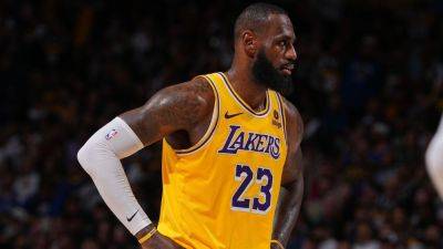 Lakers' LeBron James sounds off on officiating, replay center - ESPN