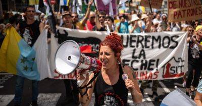 Peace - Tens of thousands march on Tenerife in tourism protest - manchestereveningnews.co.uk - Britain - Spain