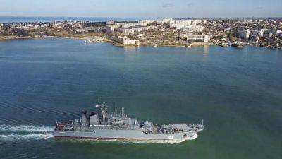Ukrainian army damage ship in port-city of Sevastopol by the Black Sea - euronews.com - Russia - Ukraine - Usa
