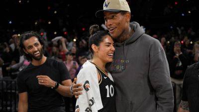 David Becker - Kelsey Plum - Giants' Darren Waller, WNBA star Kelsey Plum file for divorce after one year of marriage - foxnews.com - New York - state Texas - county Arlington - county Clark - county Cooper