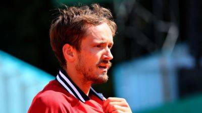 Medvedev hoping for more clay success with Simon in his corner
