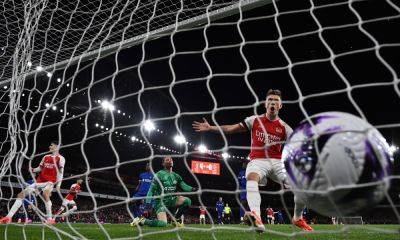 Five-star Arsenal thrash Chelsea to open up Premier League lead
