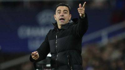 Xavi makes u-turn and will stick with Barcelona