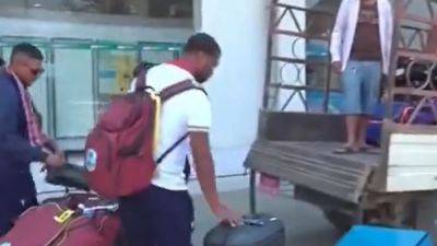 West Indies - West Indies Stars Load Own Luggage In Tempo On Arrival, Video Divides Internet - sports.ndtv.com - county Chase - Nepal