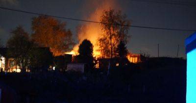 Firefighters tackle huge blaze at garage - manchestereveningnews.co.uk