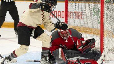 Ann-Renée Desbiens posts her 1st PWHL shutout to lift Montreal into 1st place - cbc.ca - Canada