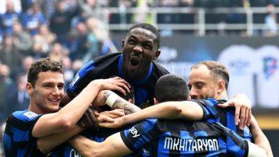 Inter ease to win over Torino in party atmosphere